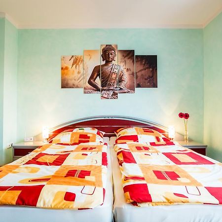 Ferienwohnung Koeln Messenaehe Room photo