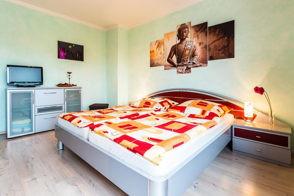 Ferienwohnung Koeln Messenaehe Room photo