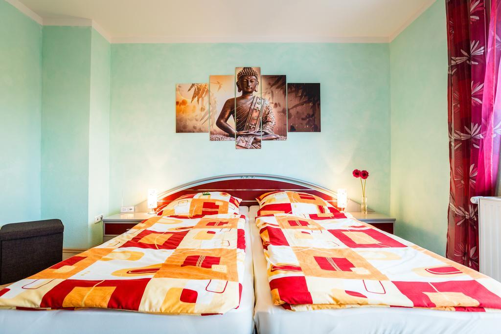 Ferienwohnung Koeln Messenaehe Room photo