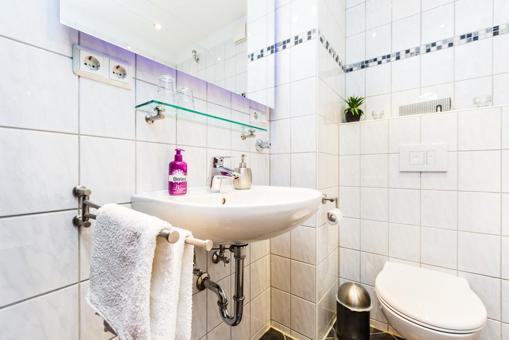 Ferienwohnung Koeln Messenaehe Room photo