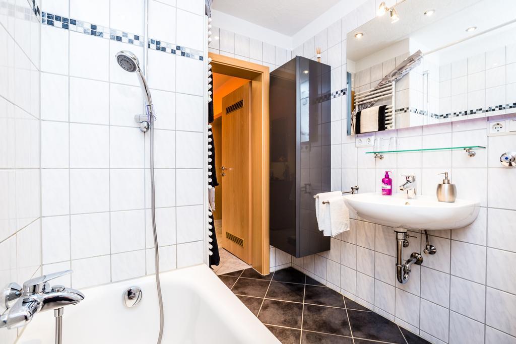 Ferienwohnung Koeln Messenaehe Room photo