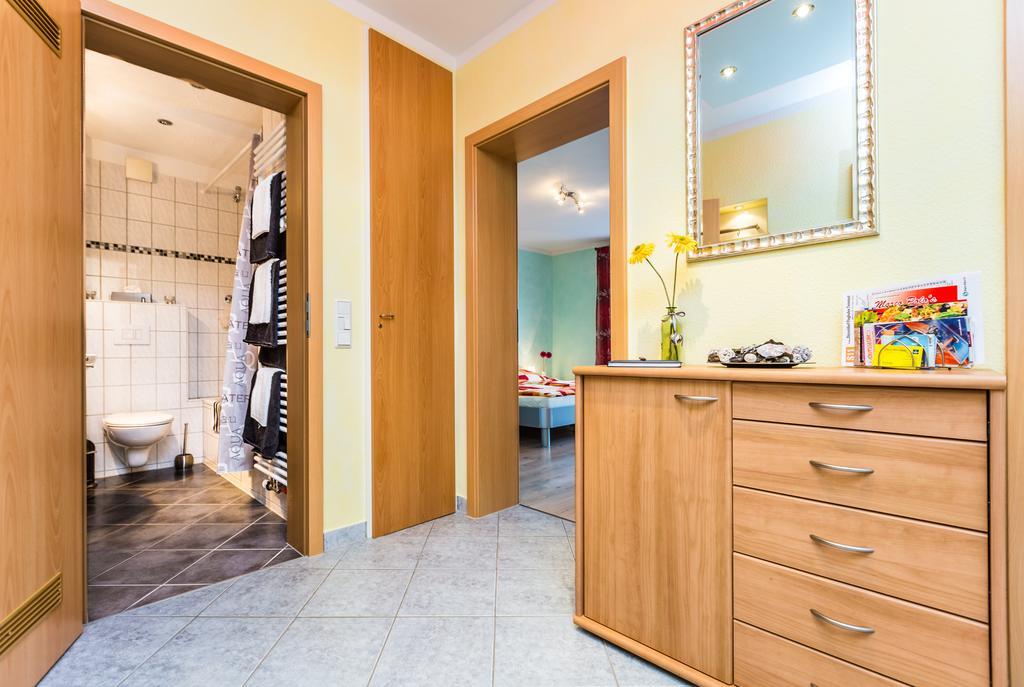 Ferienwohnung Koeln Messenaehe Room photo