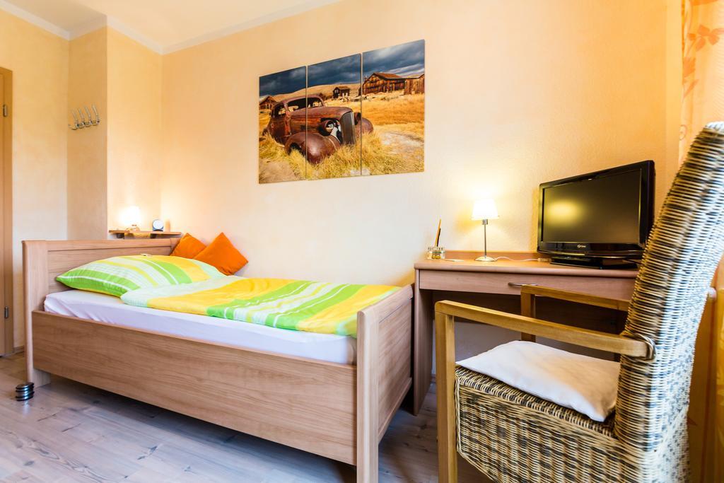 Ferienwohnung Koeln Messenaehe Room photo